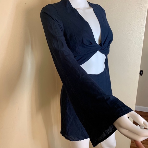 Prettylittlething bell sleeve playsuit - Picture 5 of 9